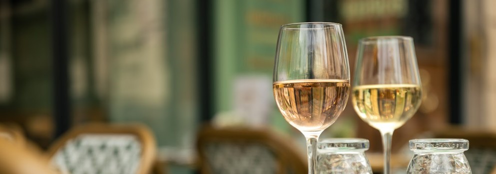 Verres de vin au restaurant Au Levant.
